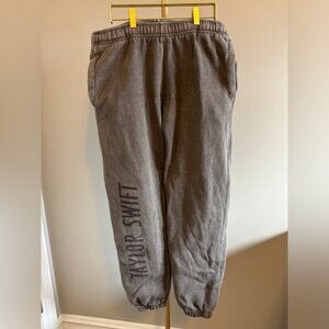 Taylor Swift x Urban Outfitters Oversized Sweatpants Joggers – Women’s Medium